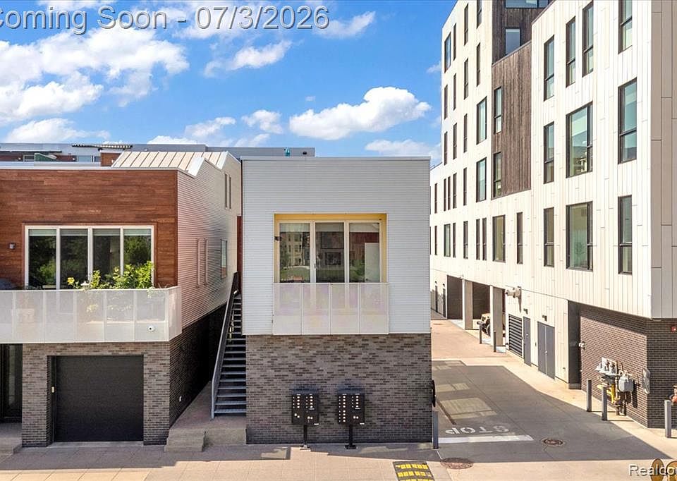 1st image of 2637 Brush St