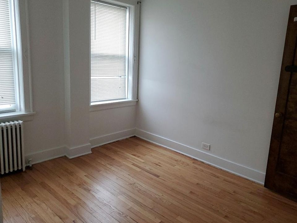 2nd image of 249 Waukegan Ave #2