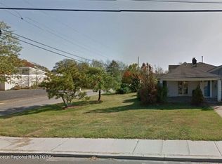 36 Valentine St, Monmouth Beach, NJ 07750