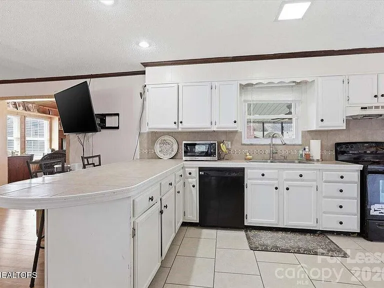 853 Walker Rd — Photo 7