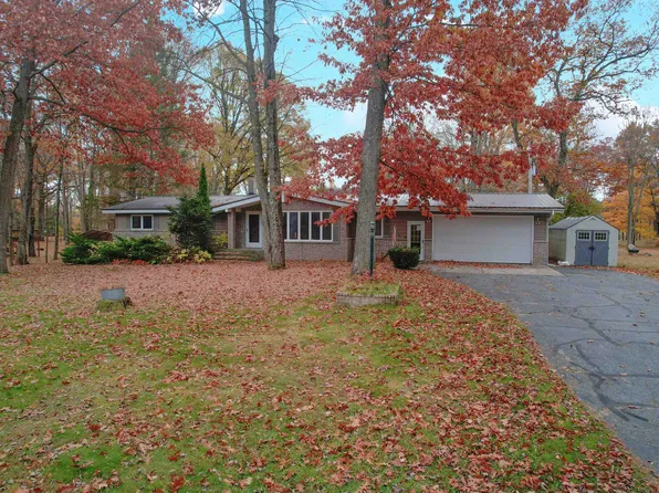 N1337 River Dr, Menominee, MI 49858