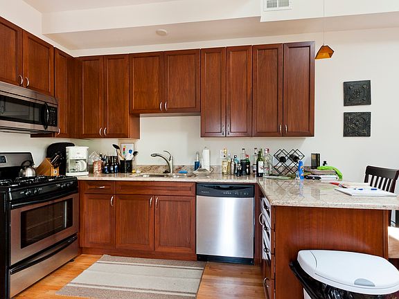 2nd image of 1942 W Cortland St #2