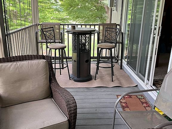 4th image of 115 Saint Clair Ct #2E