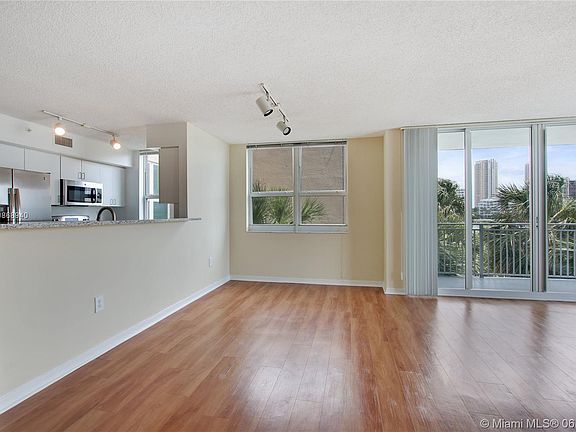 4th image of 1115 Brickell Bay Dr #512