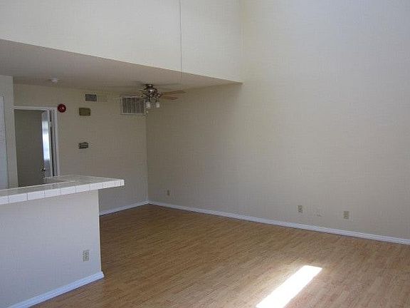 5th image of 13610 Moorpark St APT 205