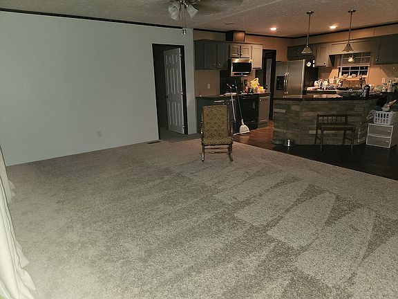 5th image of 238 Lakeshore Cir