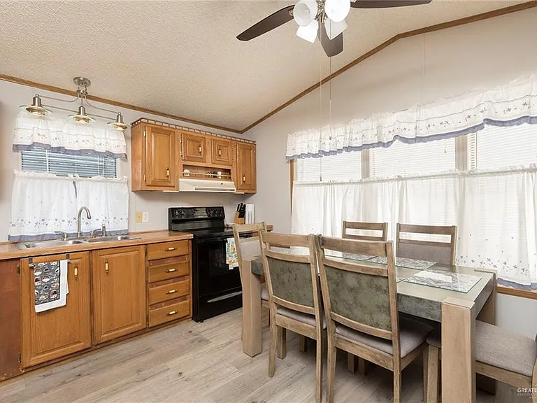 405 Cory Dr — Photo 6