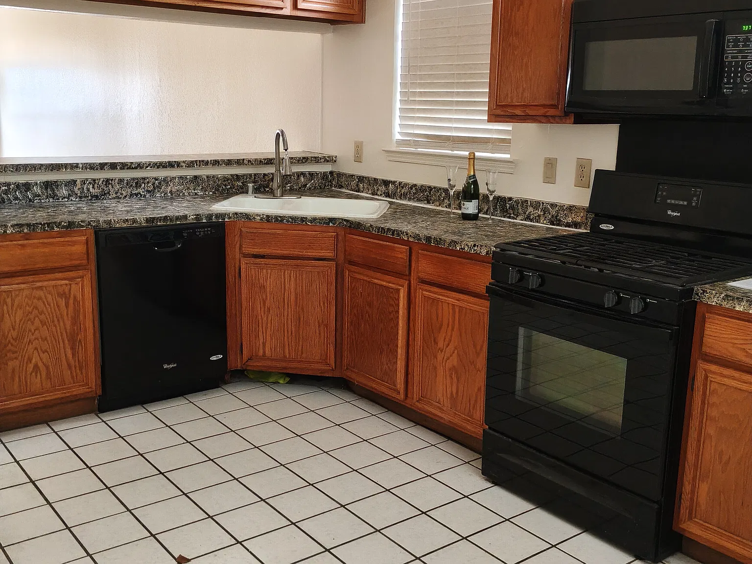 3 bed, 1404 sqft, $1,700 — Photo 2