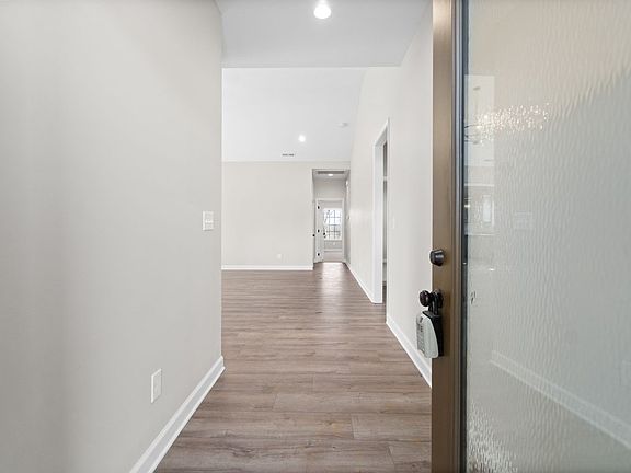5th image of 1823 Lexington Ave