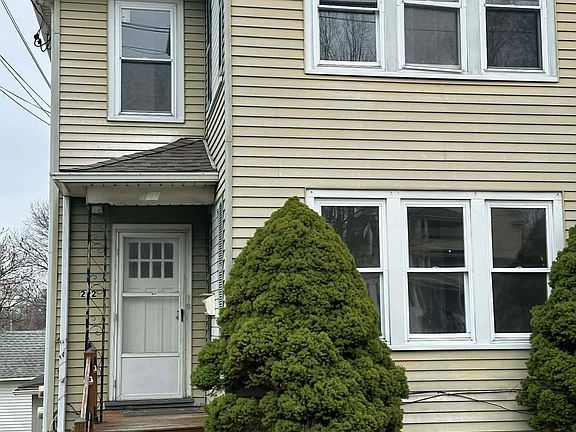 2nd image of 292 Quaker Ln S #292