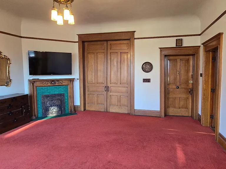 140 W Main St #1 — Photo 3