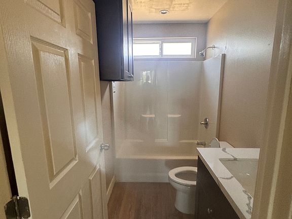 4th image of 1629 E 111th St #1631
