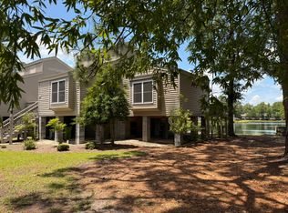 7162 Windward Dr, New Bern, NC 28560