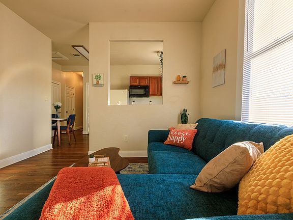 3rd image of 410 E Carson St #3