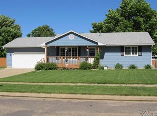 1204 S Hillview Rd, Sioux Falls, SD 57110