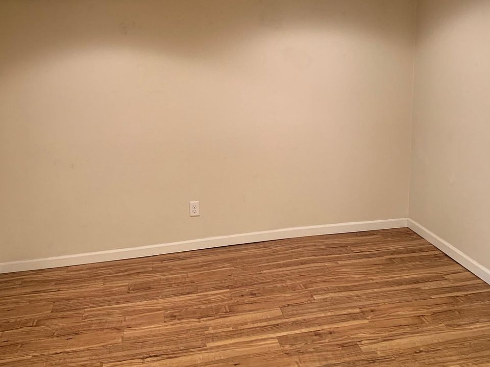 Kitchen eating area