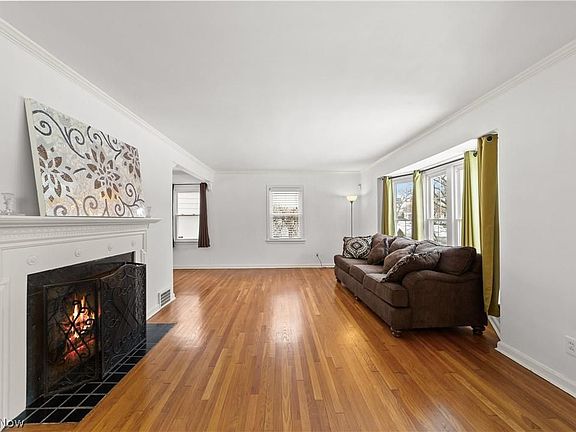 3rd image of 3929 Washington Blvd