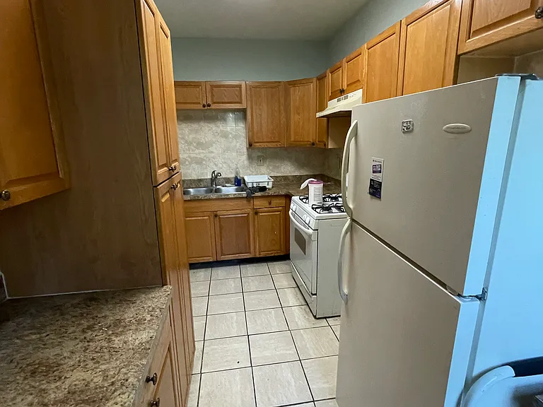Kitchen (Different angle)