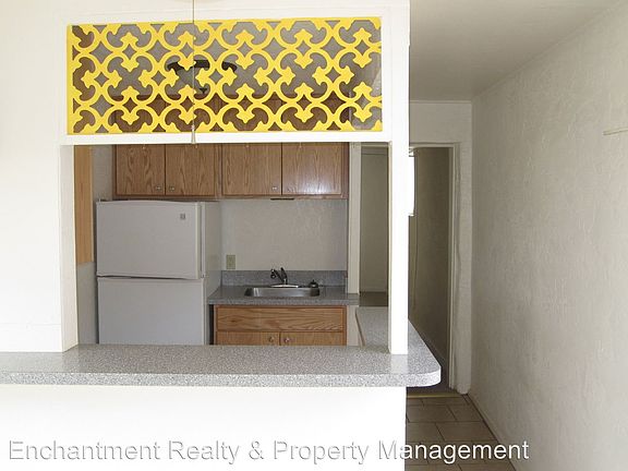 5th image of 808 N B St