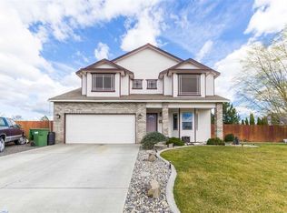 2004 S Highlands Blvd, West Richland, WA 99353