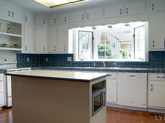 4th image of 457 Oakleigh Ave