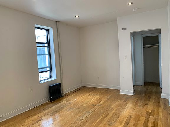 3rd image of 961 Washington Ave APT 1C