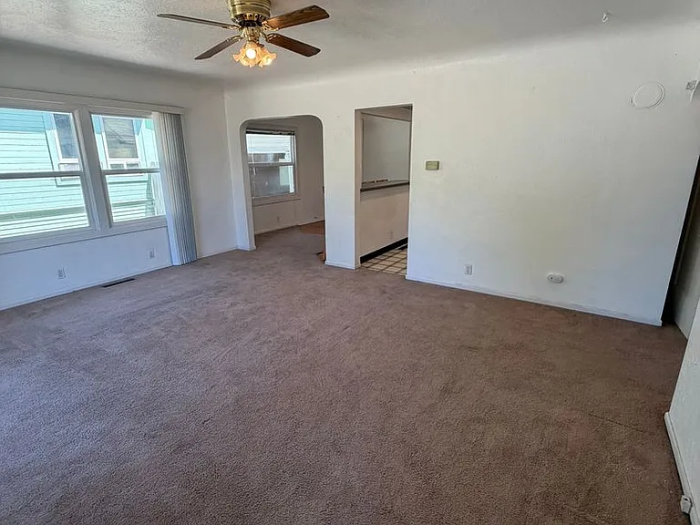 330 E Grant St — Photo 8