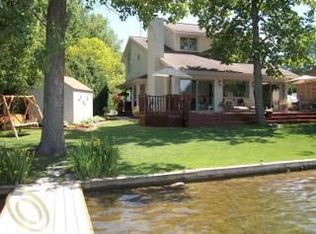 3055 Tamarack Lake Dr, Pinckney, MI