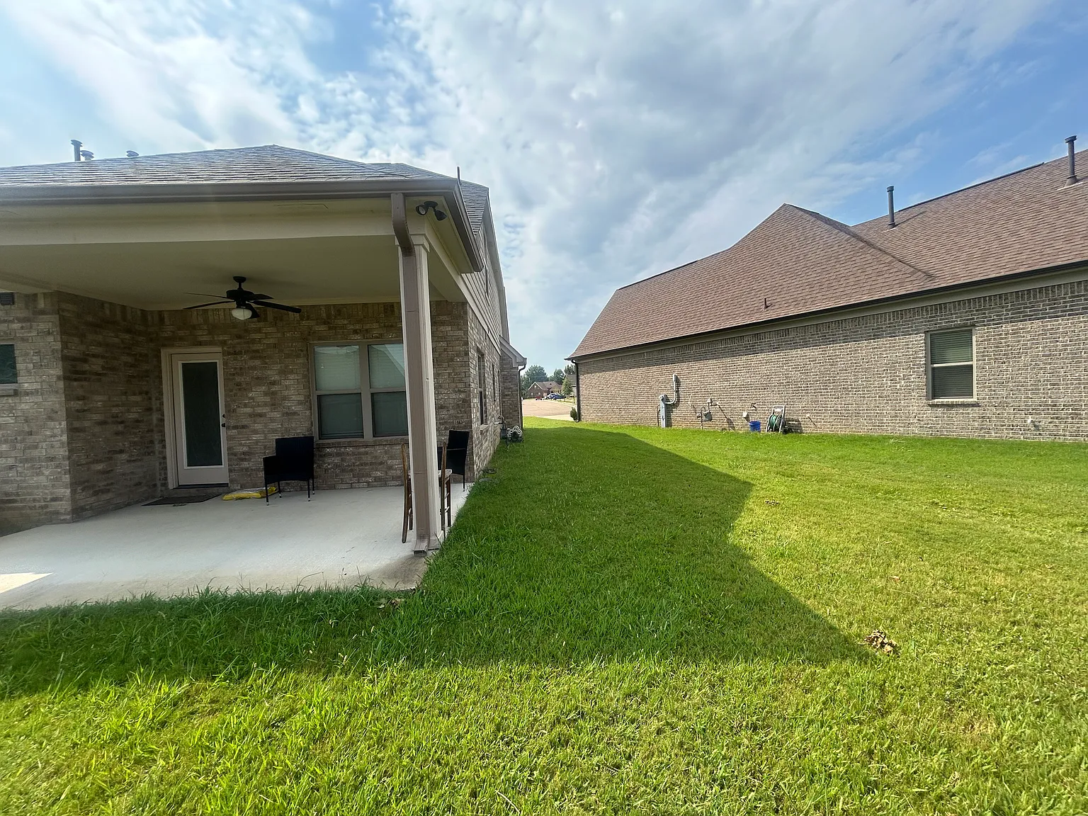 4 bed, 2.5 bath, 1934 sqft, $2,500 — Photo 3