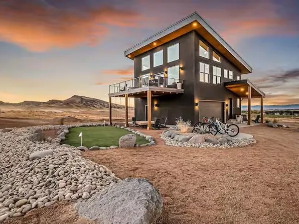 1260 Hawkeye Rd, Loma, CO 81524