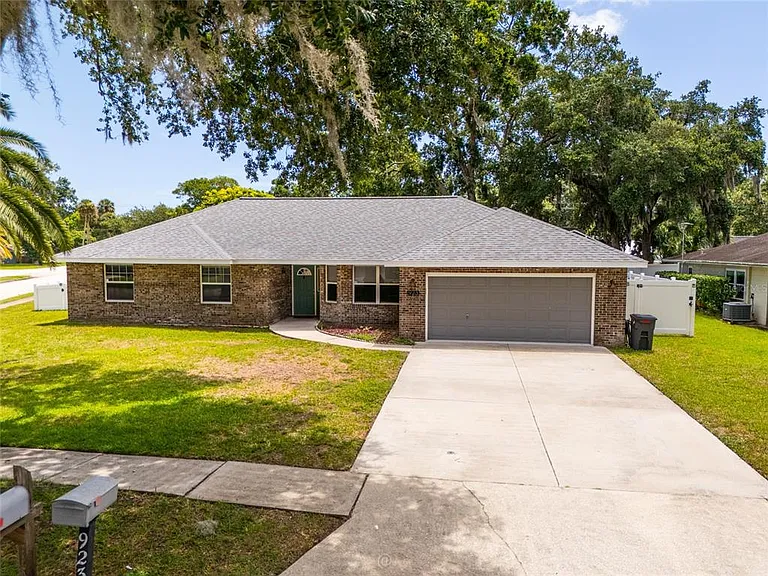 923 Sand Crest Dr — Photo 4