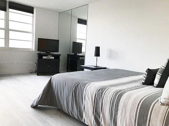 5th image of 100 Lincoln Rd #1024