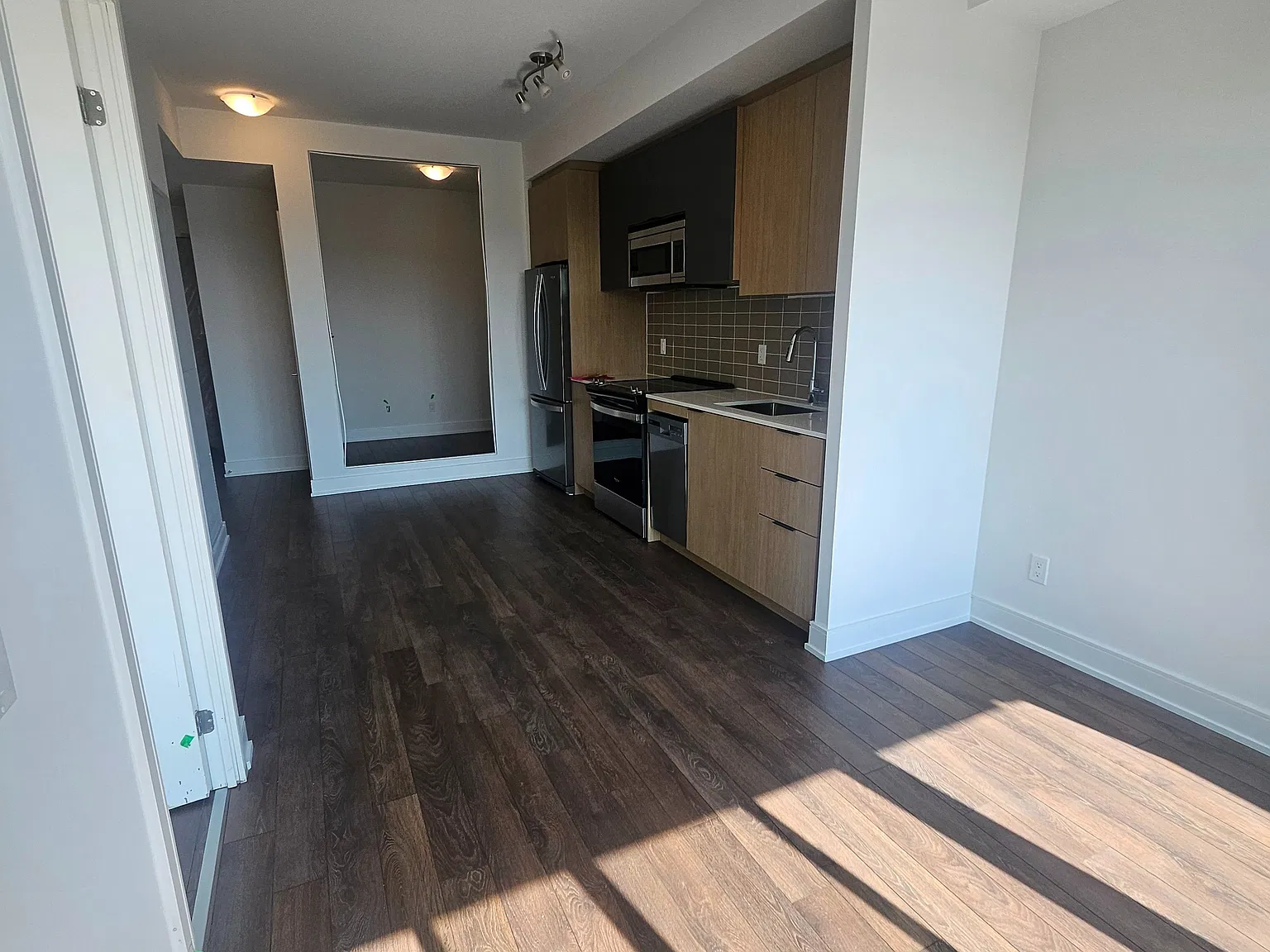 Elle Condos — Photo 4