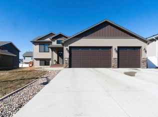 777 18th Ave E, Dickinson, ND 58601