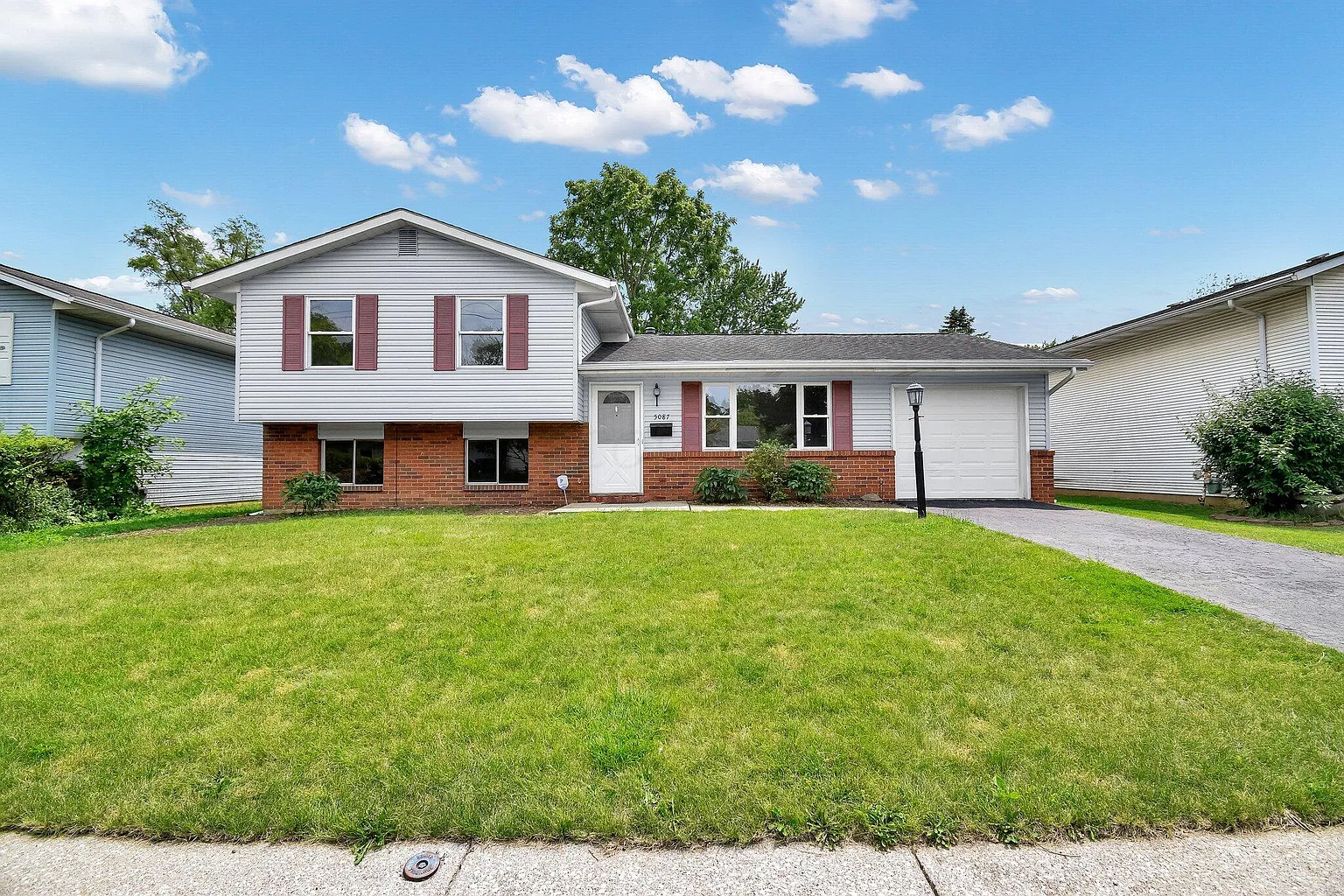 5087 Holbrook Dr photo 1