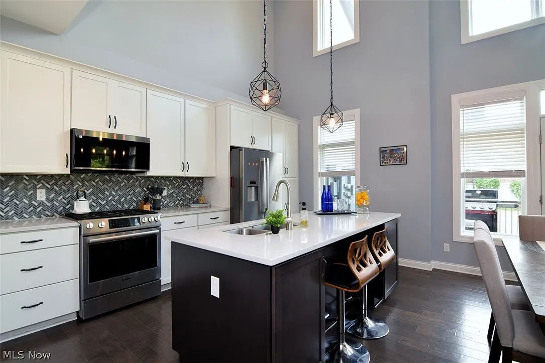 3 bed, 3.0 bath, 3556 sqft, $3,200 — Photo 4