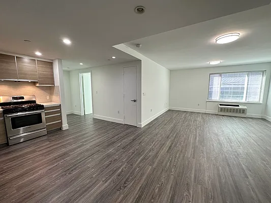 Sold by R New York | media 6