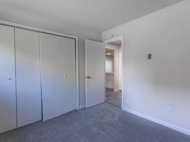 845 Hathaway Dr — Photo 5