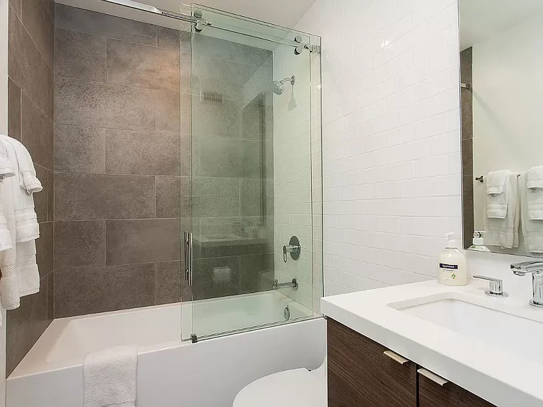 1233 Franklin St #103 — Photo 8