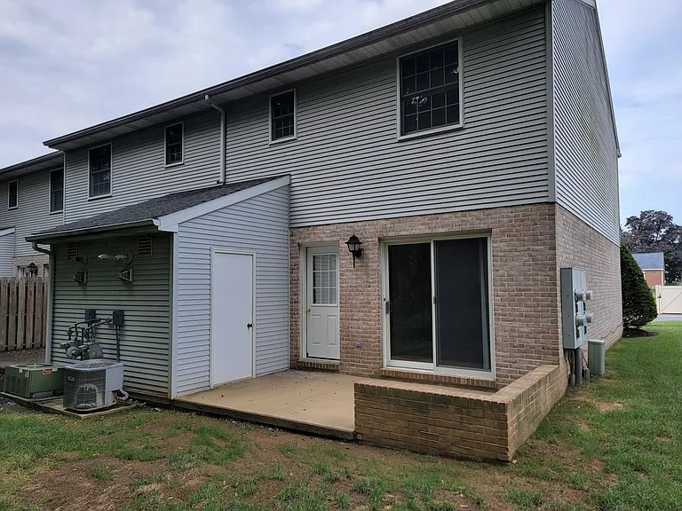 112 S Court St — Photo 20