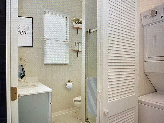 4th image of 2106 N Bissell St #2