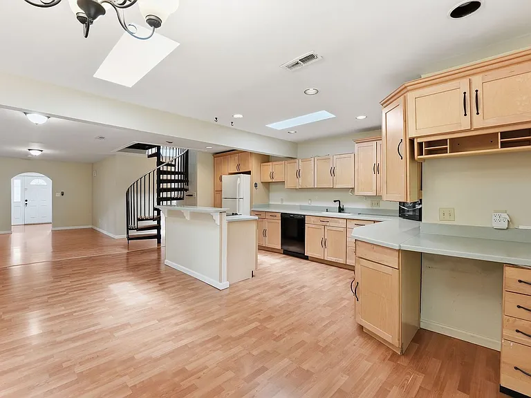 7605 Fisher Dr — Photo 7