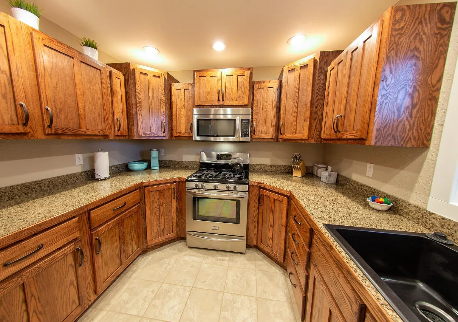 109 S Russell Ave — Photo 3
