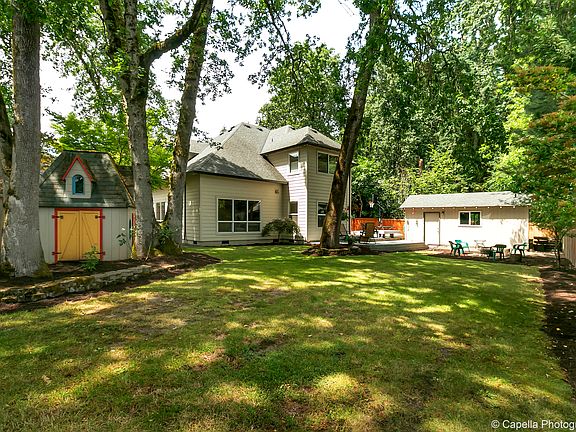 2nd image of 2132 SE Nordlund Ct