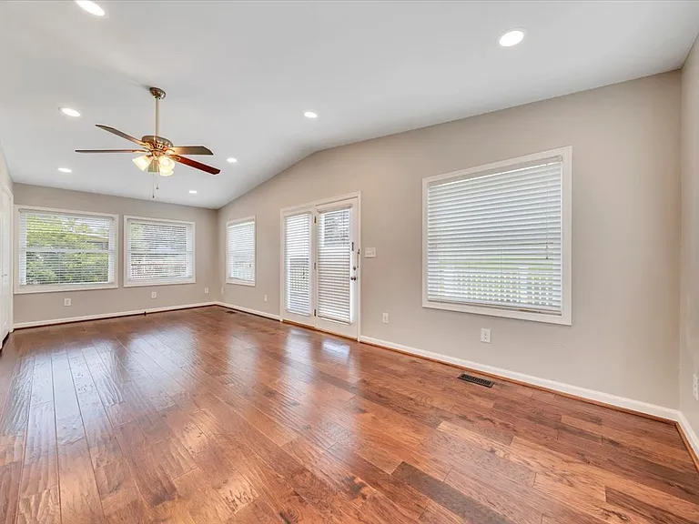 1905 Summerfield Dr — Photo 13