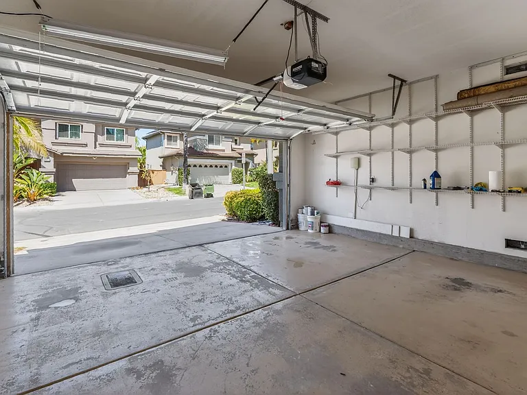 10009 Kika Ct — Photo 29