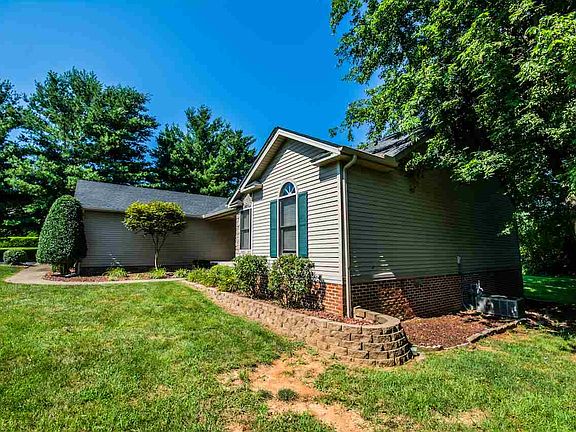 4th image of 9 Hightower Ct