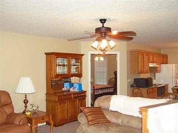 3rd image of 2611 Oriole St