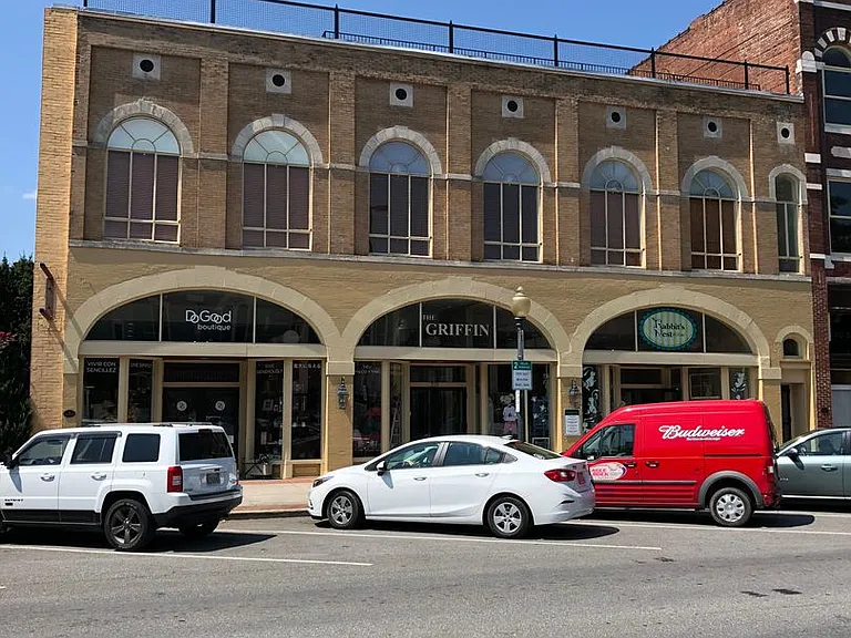 217 Broad St — Photo 1