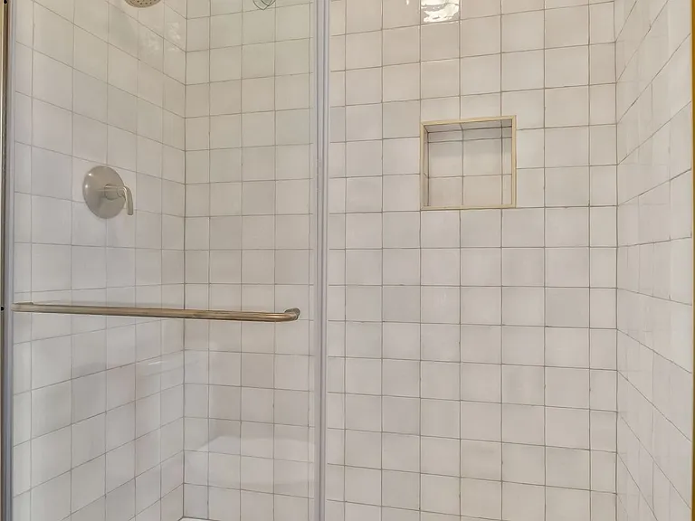 115 Pascal Dr — Photo 12